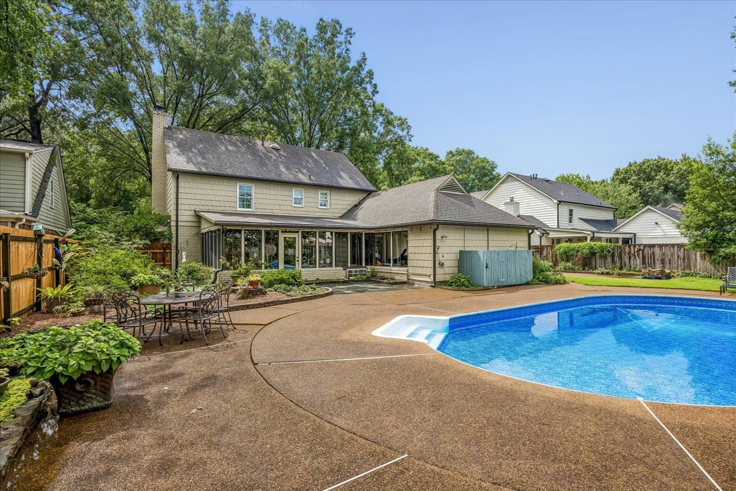 2100 ALLEN COURT DR