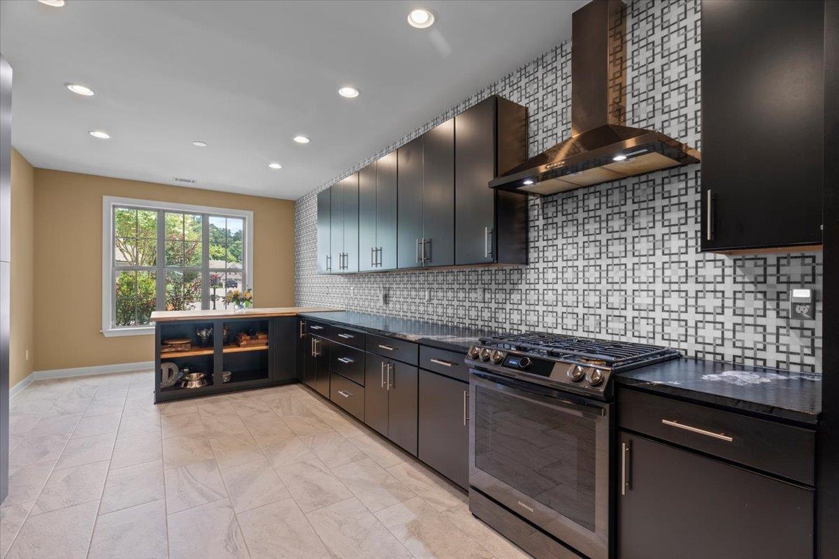 8499 WOODLAND GREEN CT