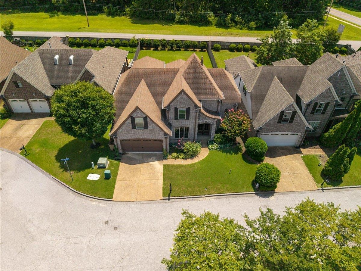 8499 WOODLAND GREEN CT