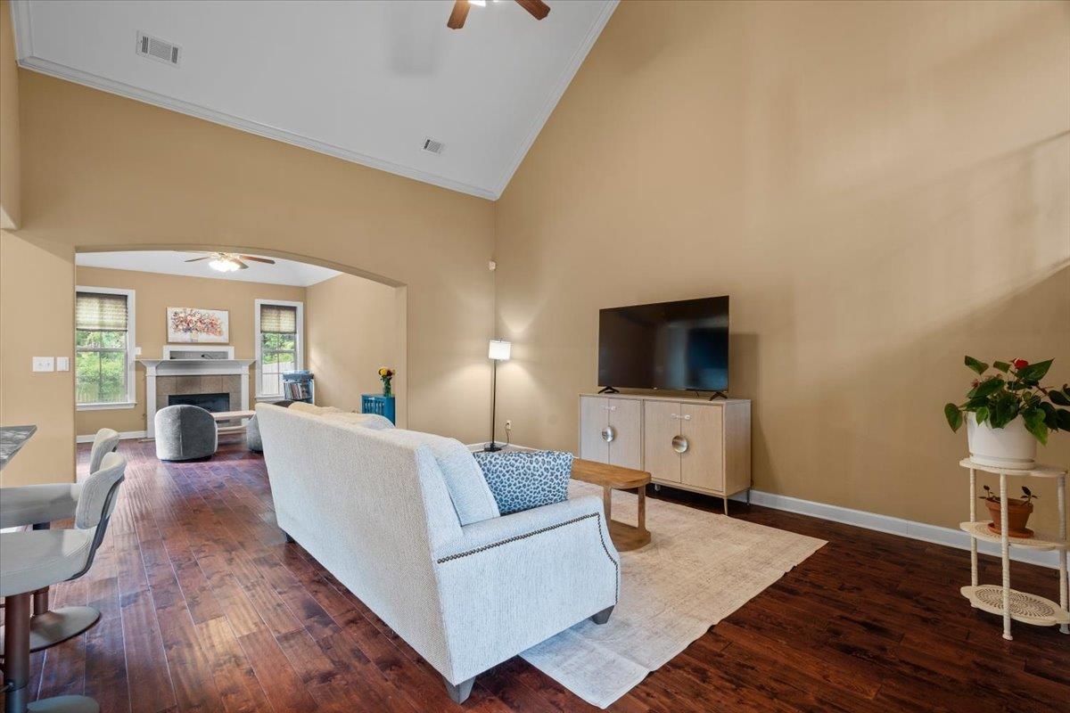 8499 WOODLAND GREEN CT