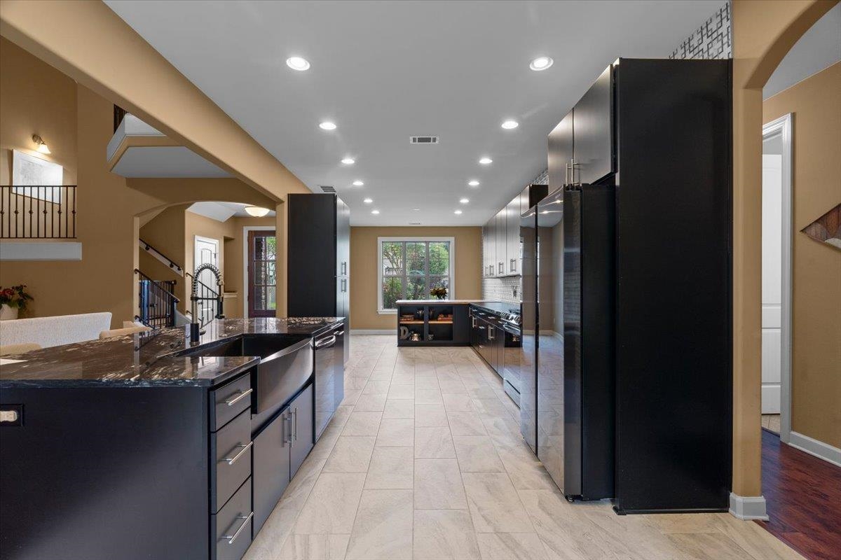 8499 WOODLAND GREEN CT
