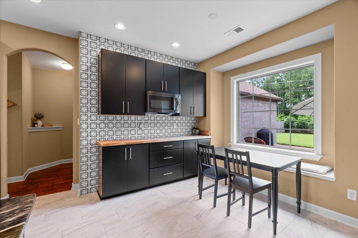 8499 WOODLAND GREEN CT