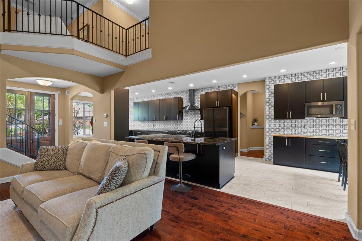 8499 WOODLAND GREEN CT