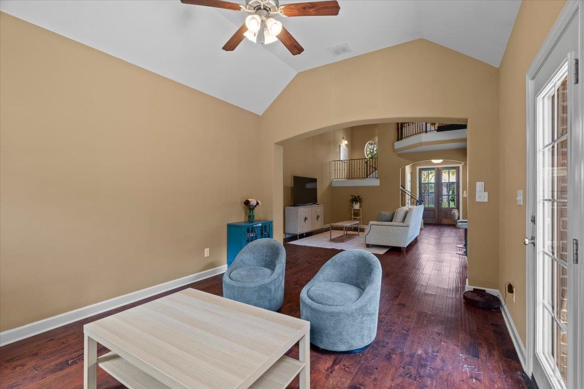 8499 WOODLAND GREEN CT