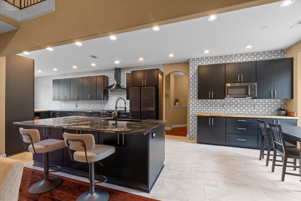 8499 WOODLAND GREEN CT