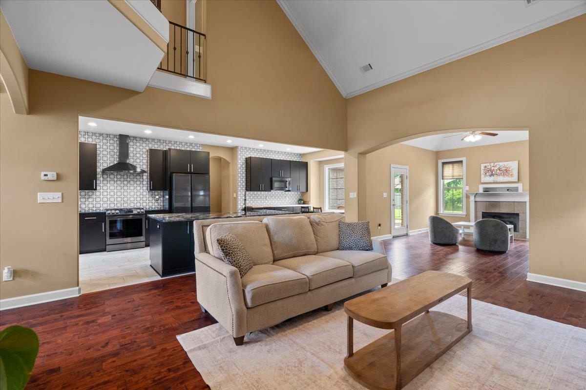 8499 WOODLAND GREEN CT