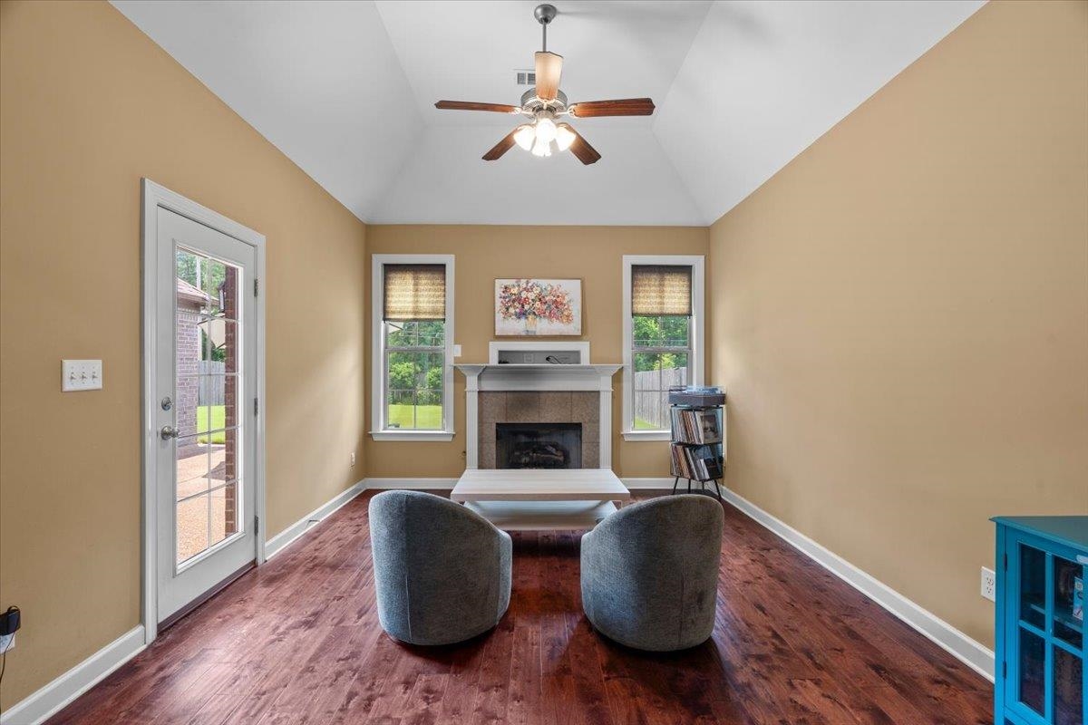 8499 WOODLAND GREEN CT