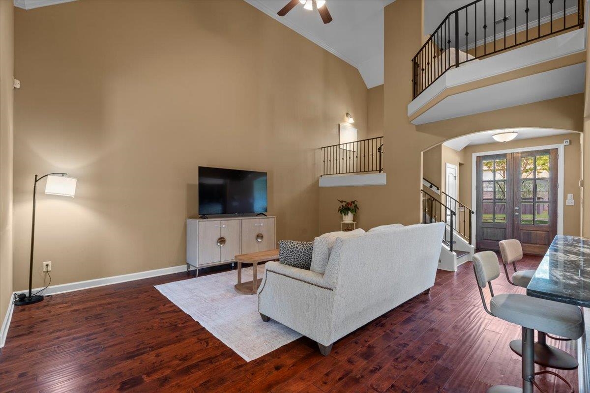 8499 WOODLAND GREEN CT