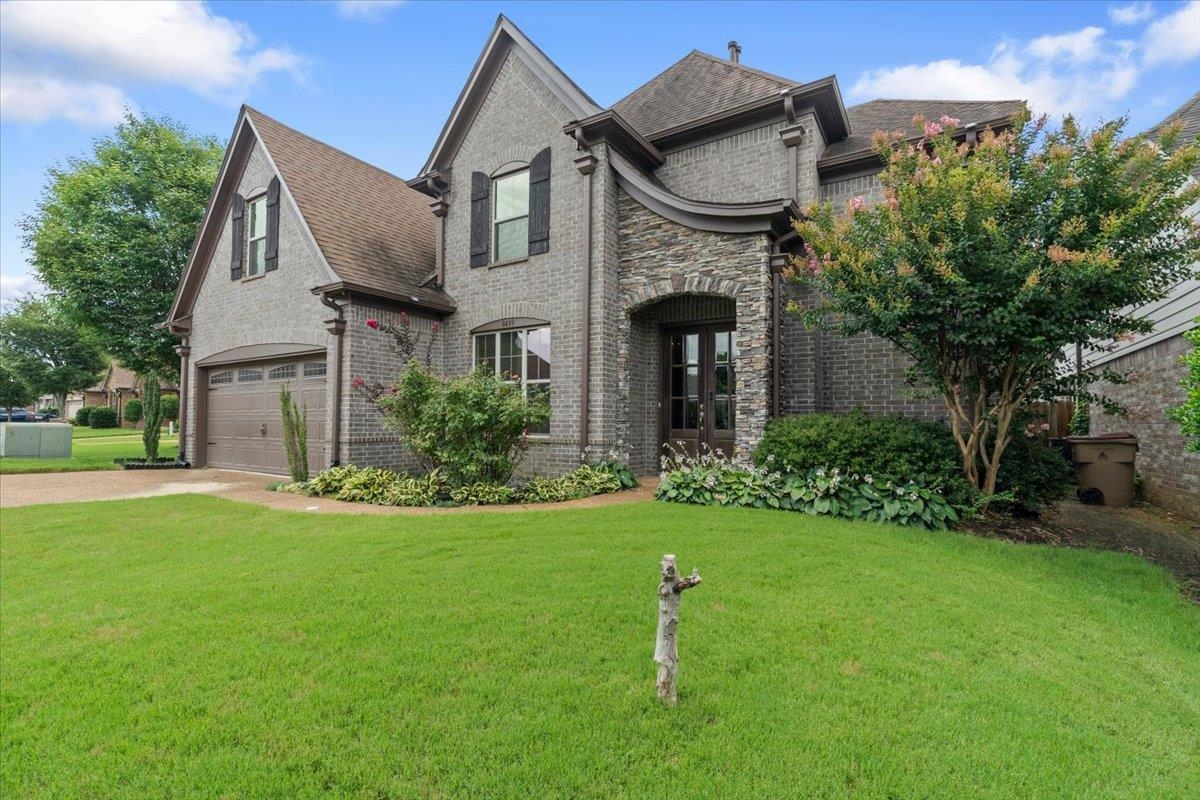 8499 WOODLAND GREEN CT
