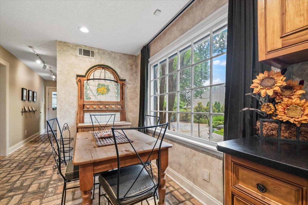 8594 BUCKTHORN CV