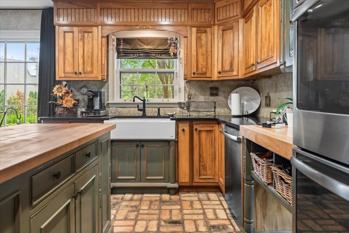 8594 BUCKTHORN CV