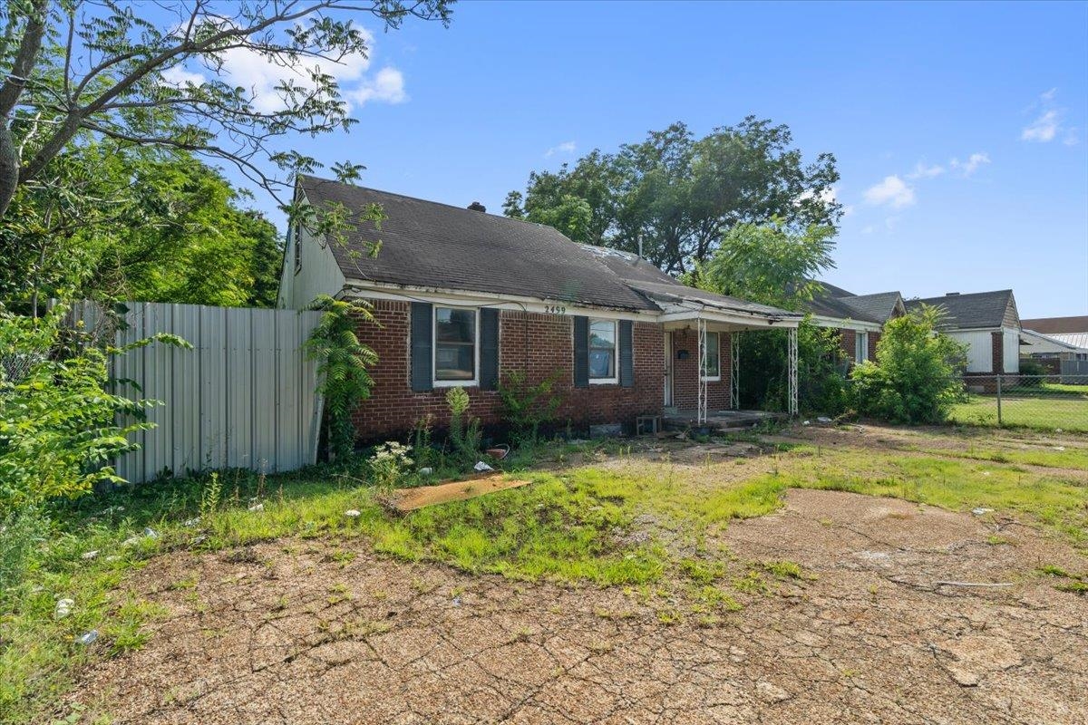 2499 LAMAR AVE
