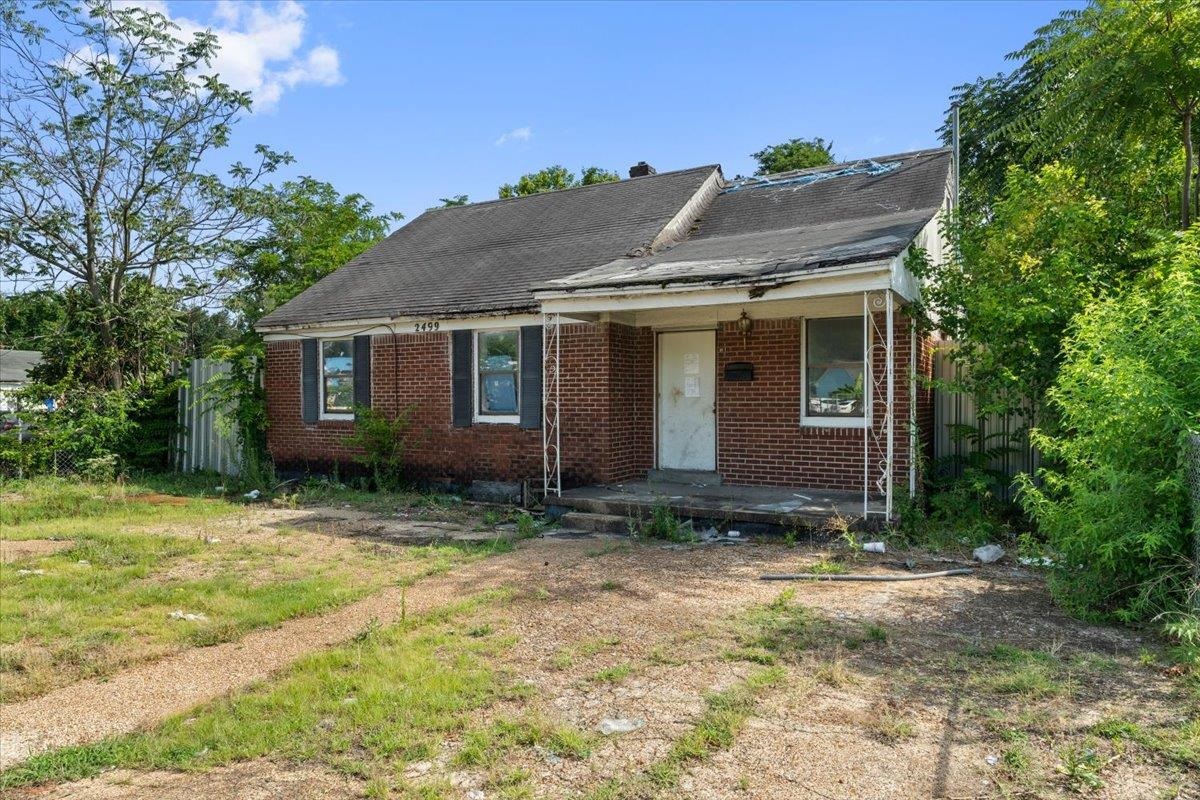 2499 LAMAR AVE