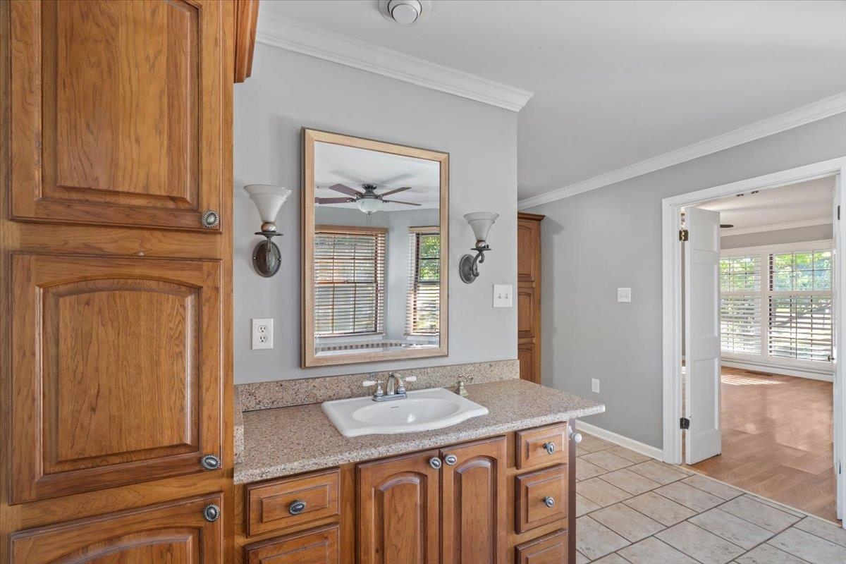 8020 POPLAR PIKE