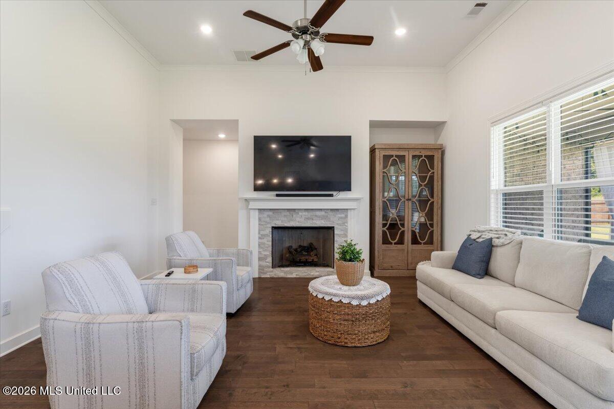 14806 Elm Hill