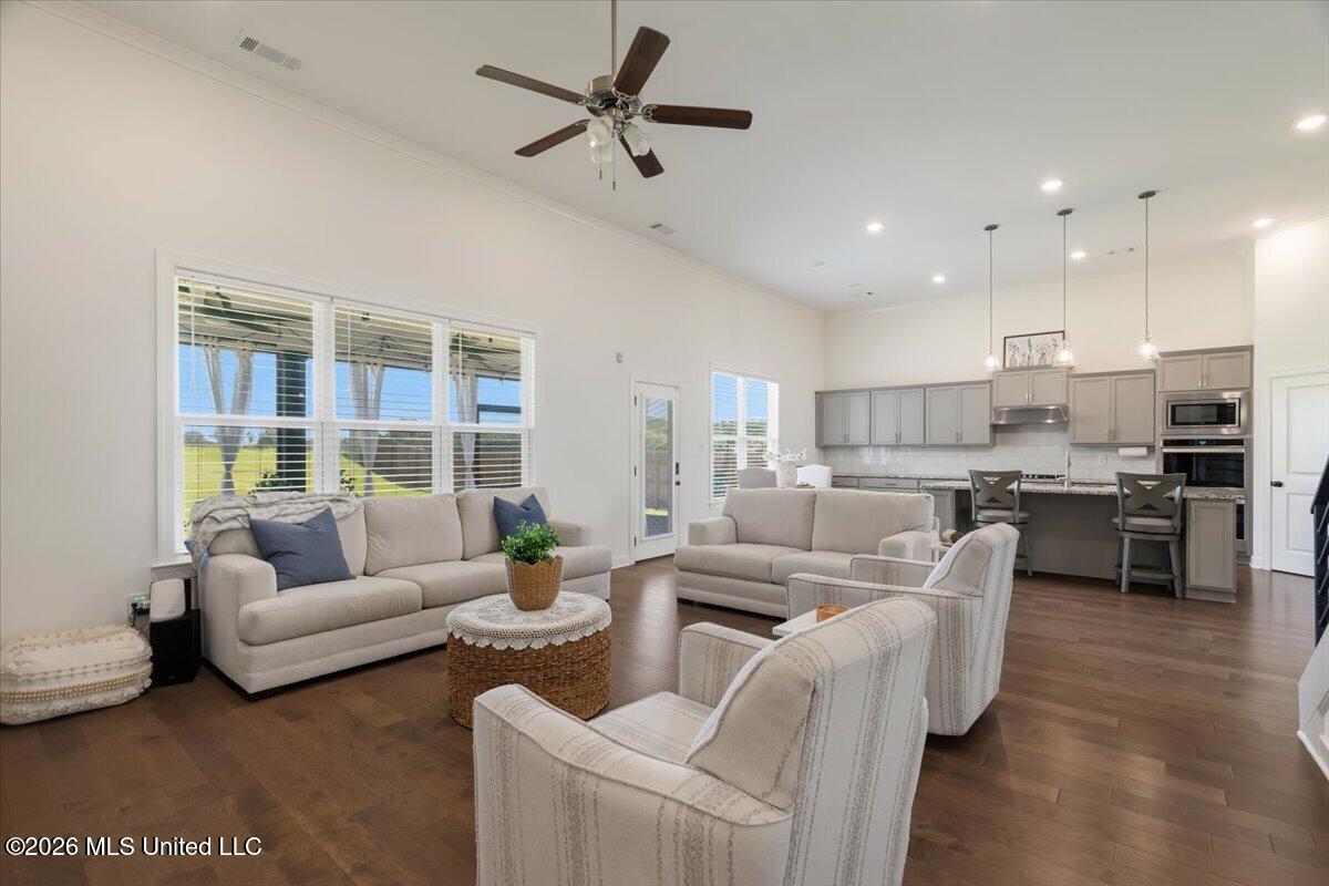 14806 Elm Hill