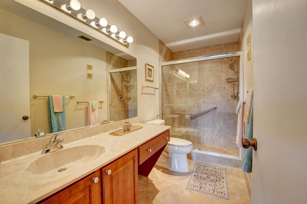 10812 Lake Palm Lane Unit: 201