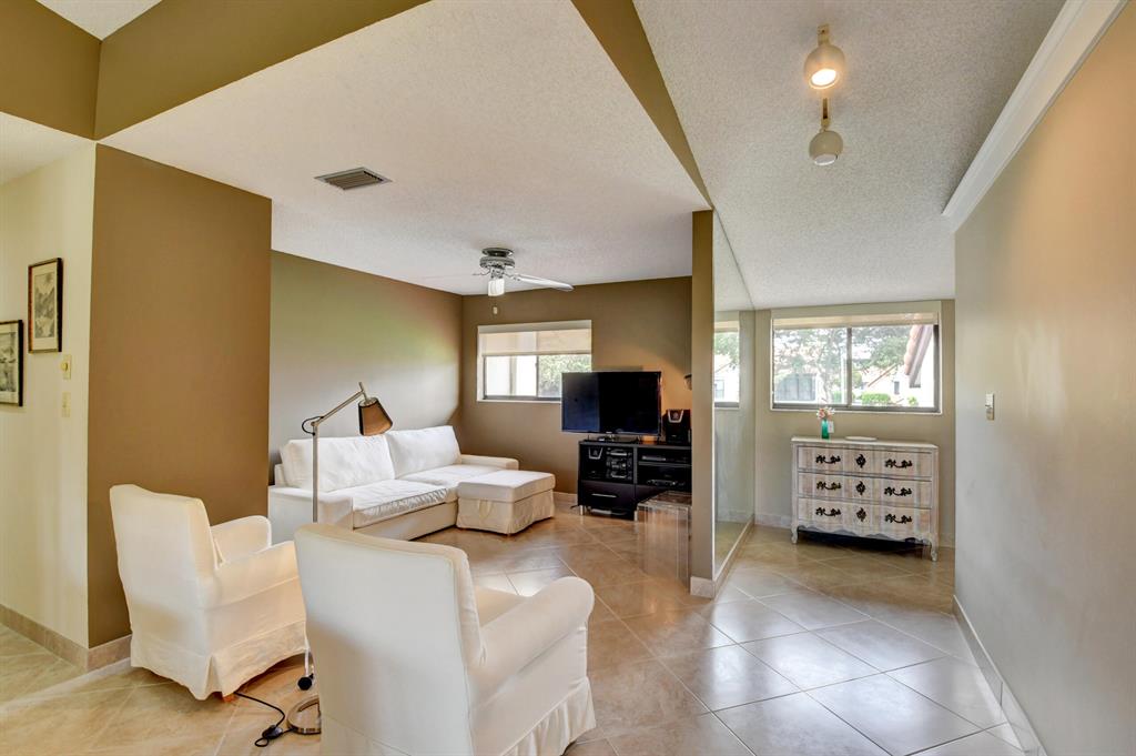 10812 Lake Palm Lane Unit: 201