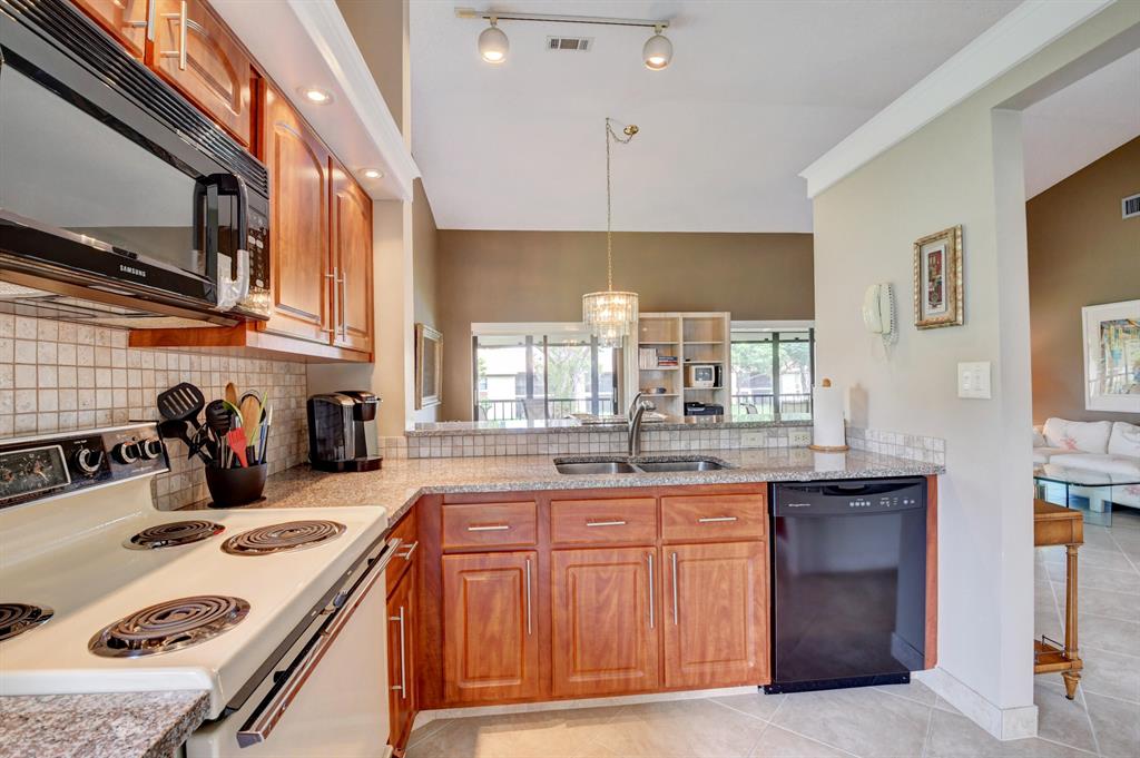 10812 Lake Palm Lane Unit: 201