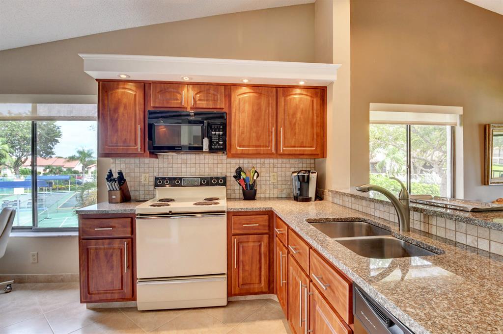 10812 Lake Palm Lane Unit: 201