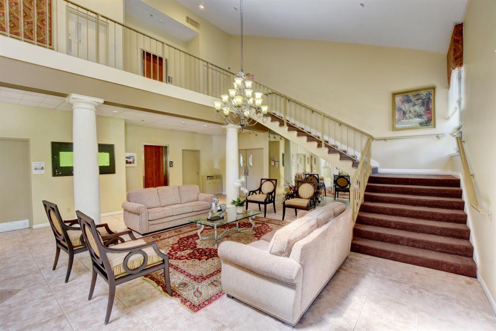 10812 Lake Palm Lane Unit: 201