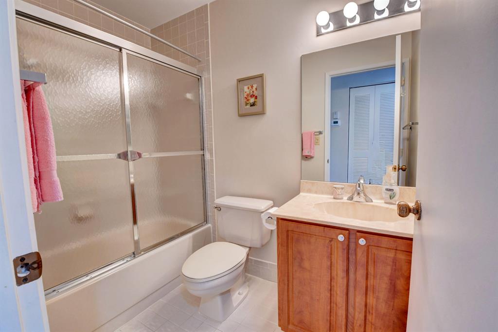 10812 Lake Palm Lane Unit: 201