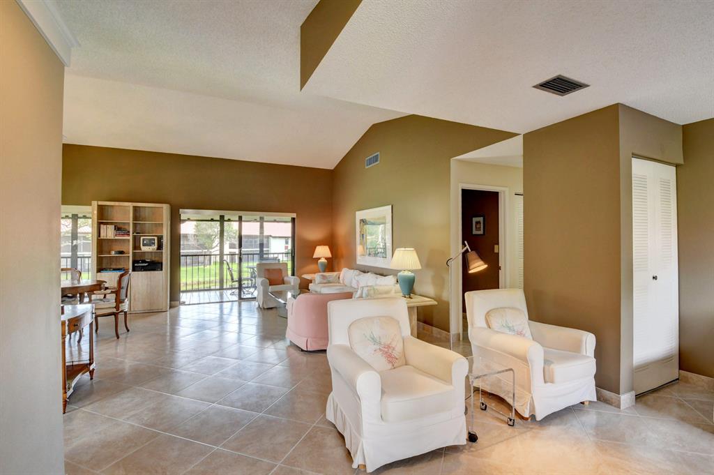 10812 Lake Palm Lane Unit: 201