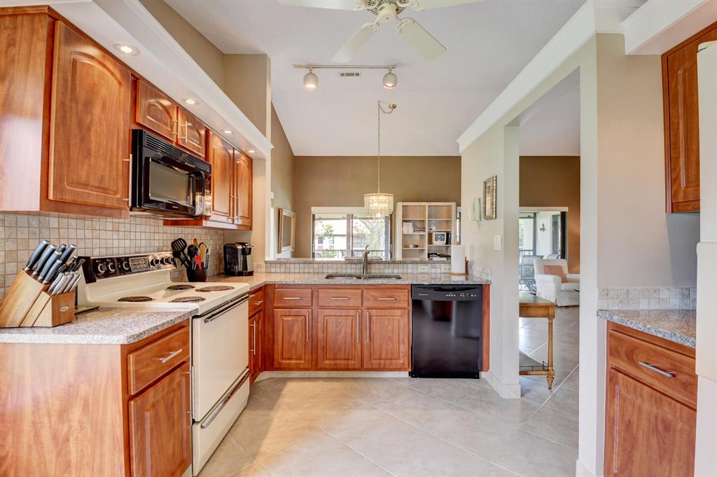 10812 Lake Palm Lane Unit: 201