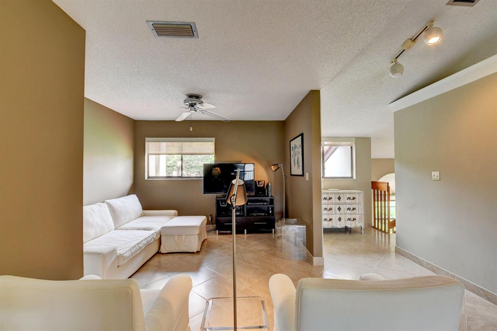 10812 Lake Palm Lane Unit: 201