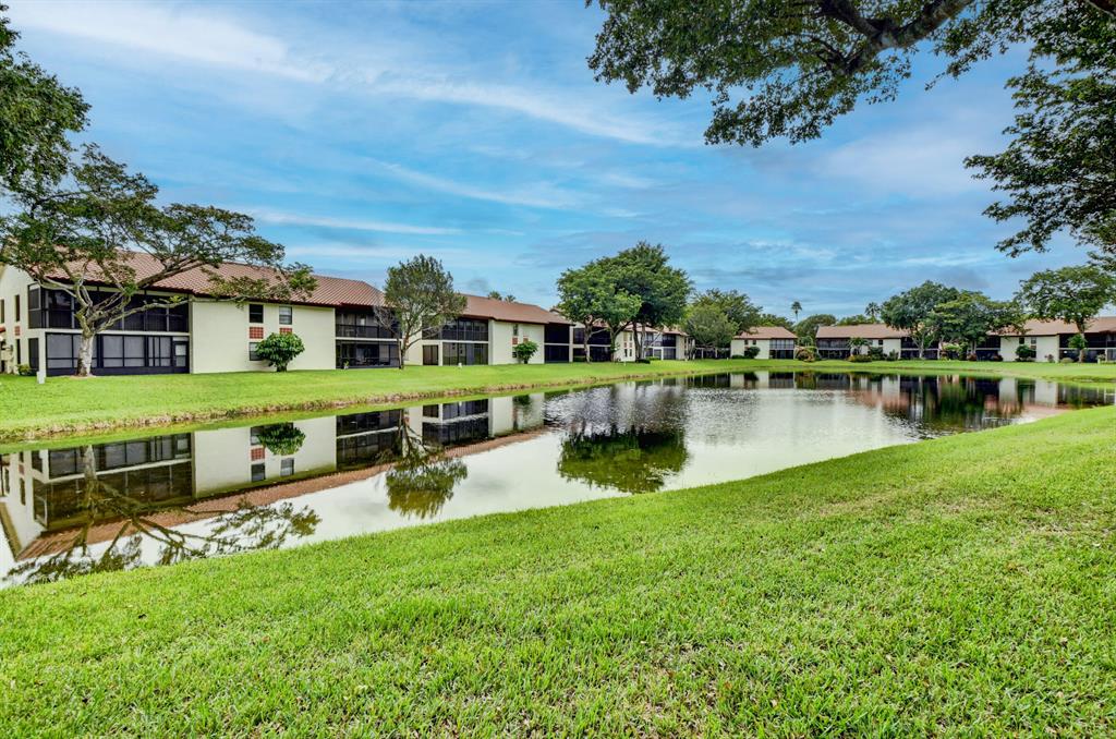 10812 Lake Palm Lane Unit: 201