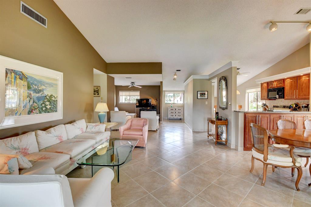 10812 Lake Palm Lane Unit: 201