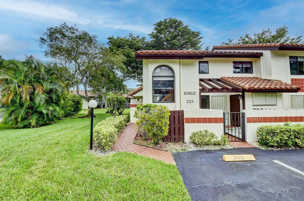10812 Lake Palm Lane Unit: 201