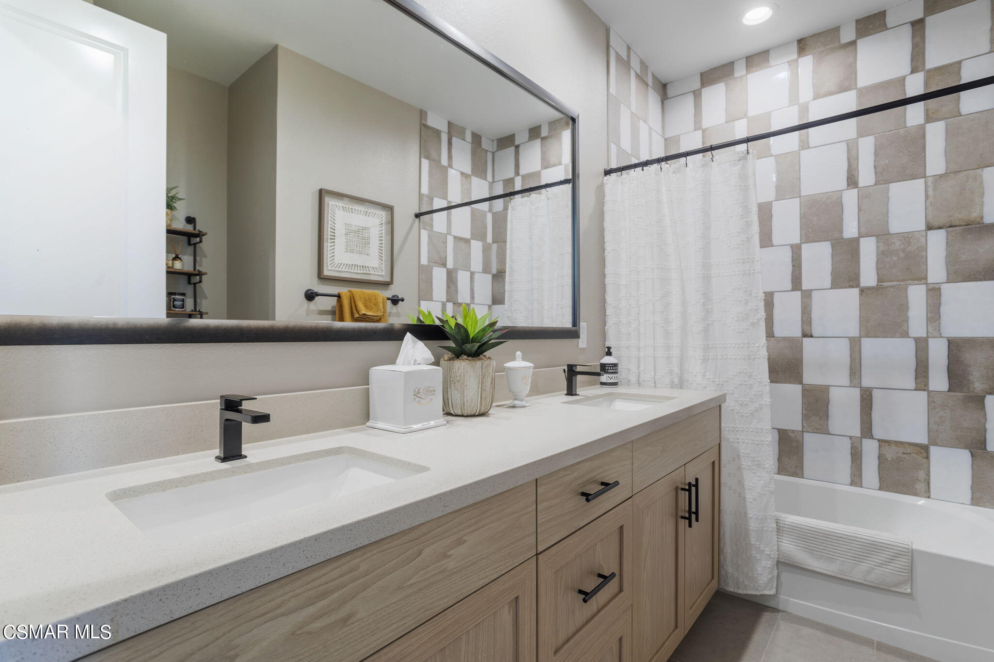 2061 W Rosecrans Avenue