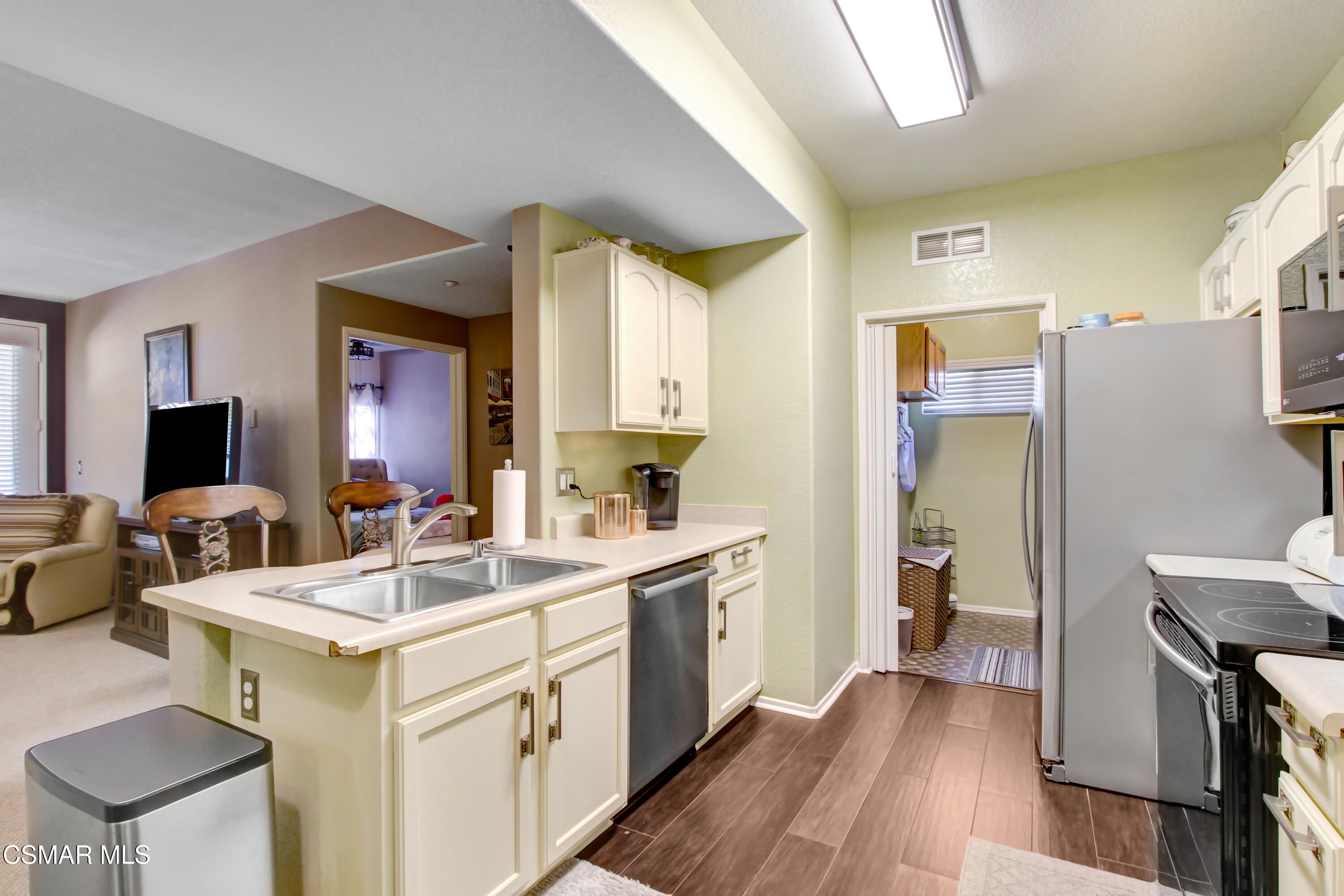 41410 Juniper Street, 1123