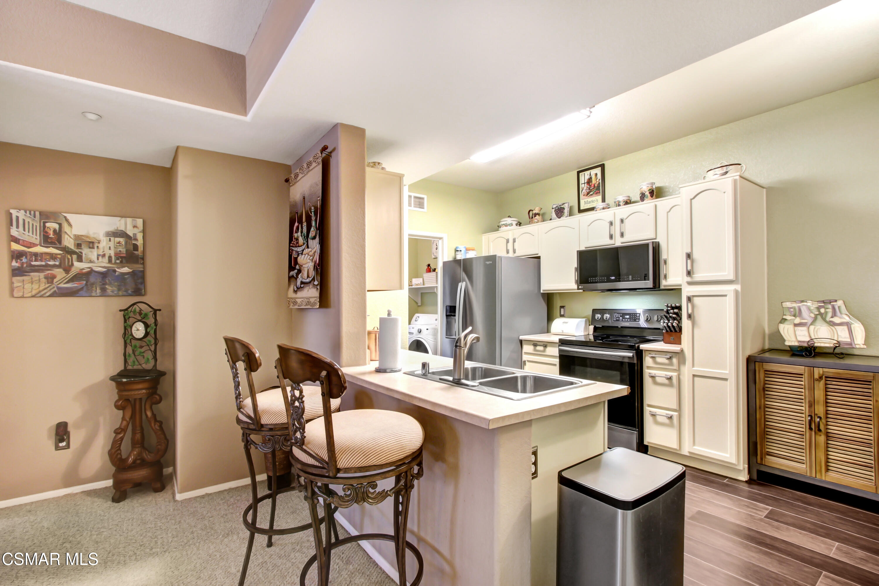 41410 Juniper Street, 1123