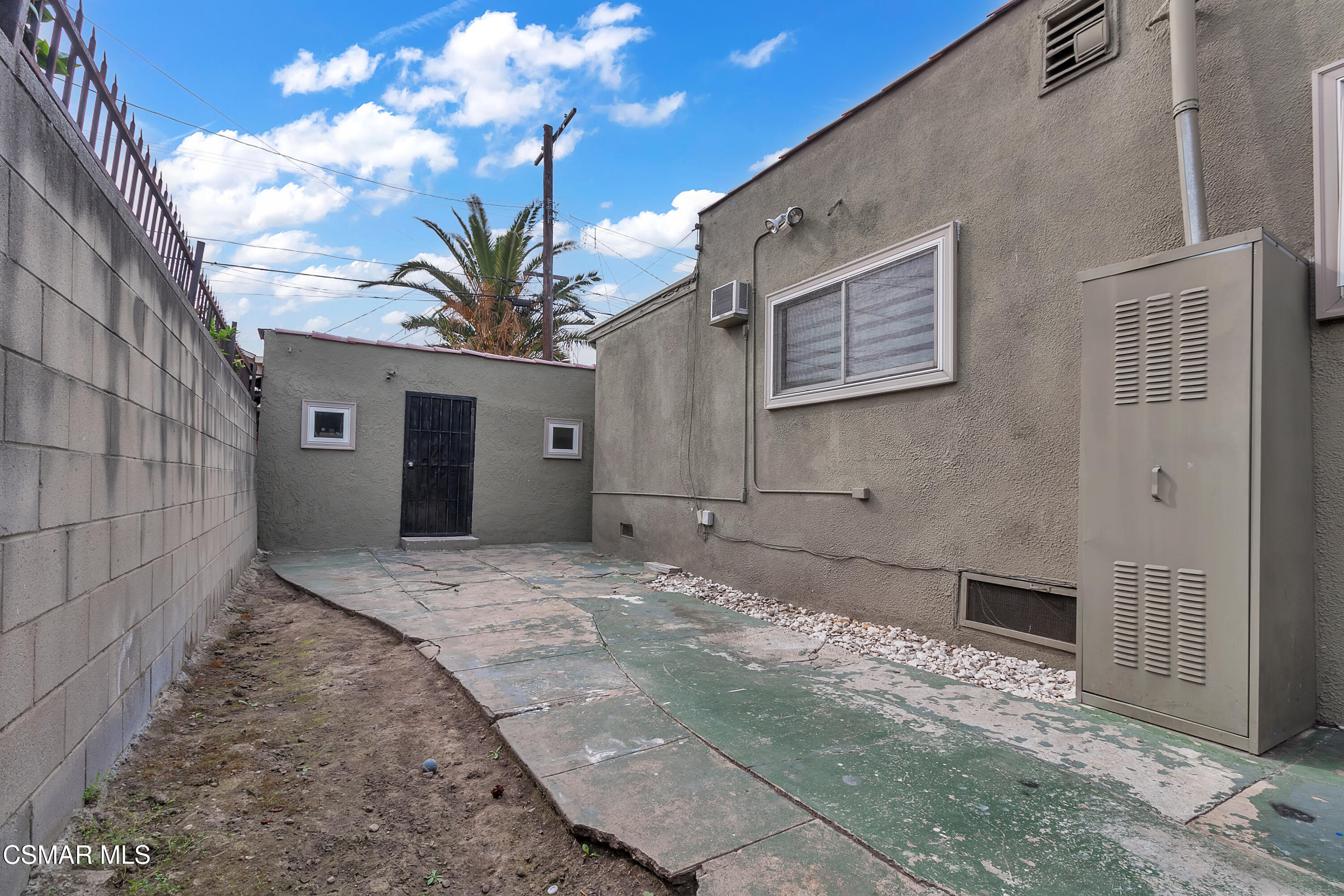 5847 S Wilton Place, 5849