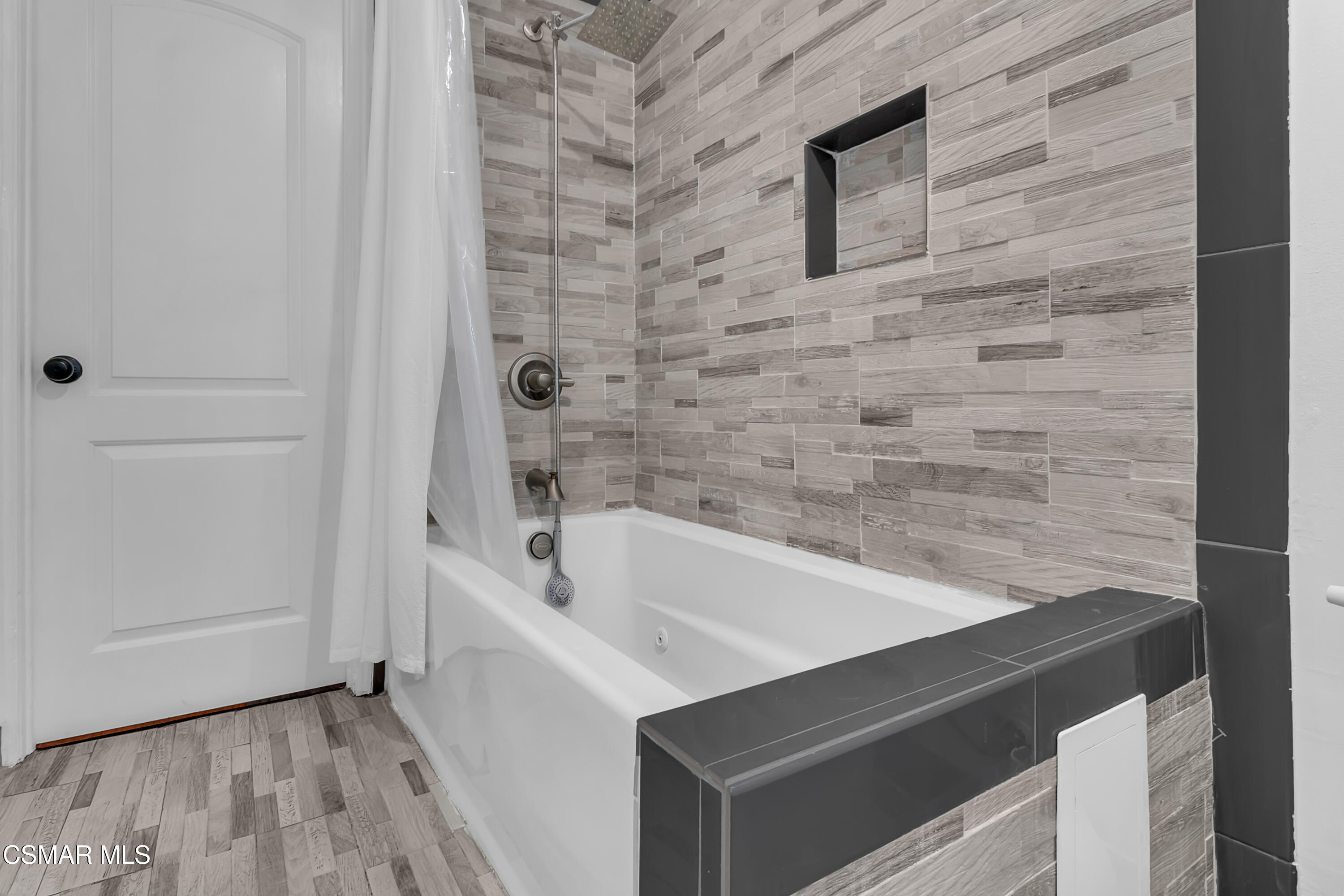 5847 S Wilton Place, 5849