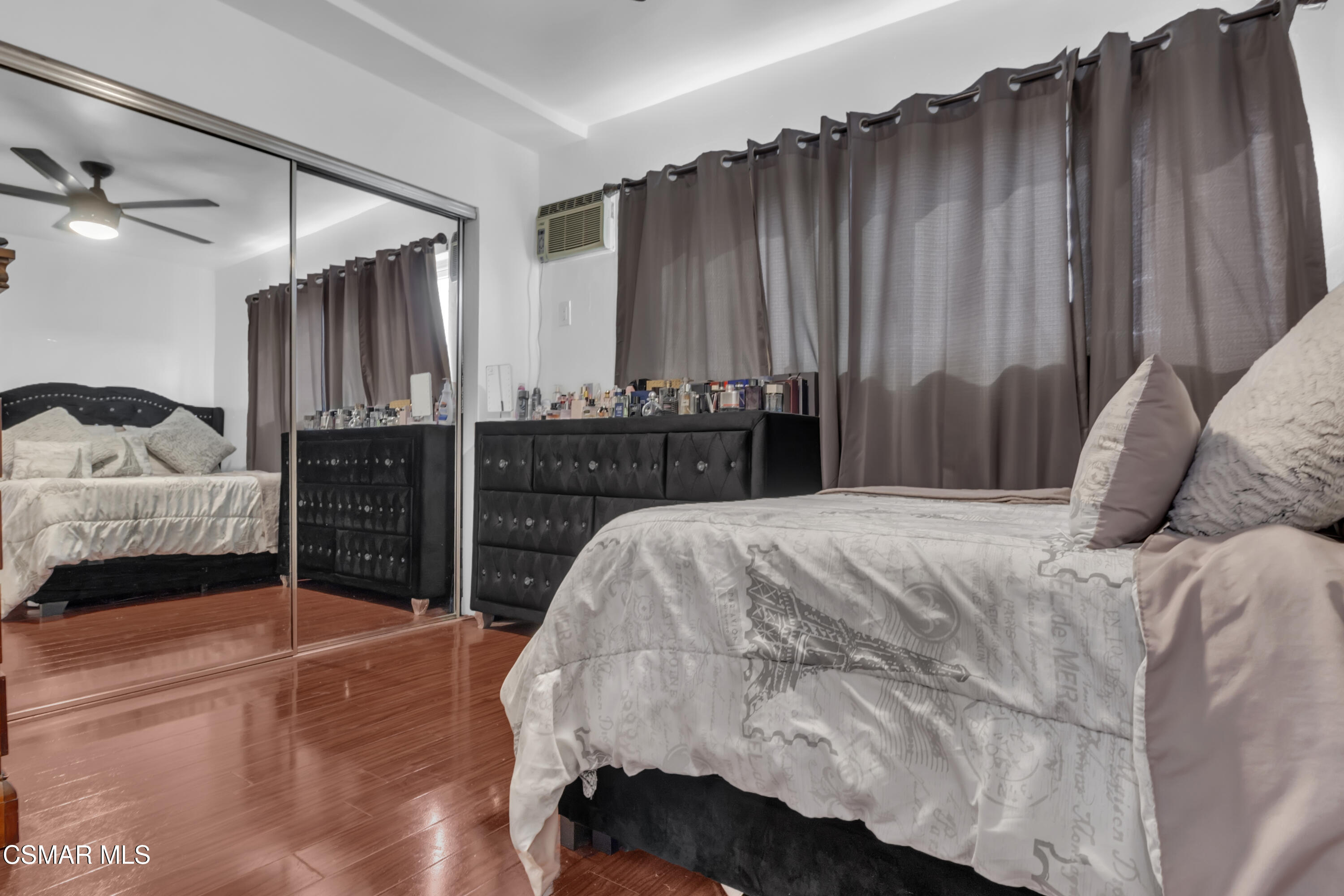 5847 S Wilton Place, 5849