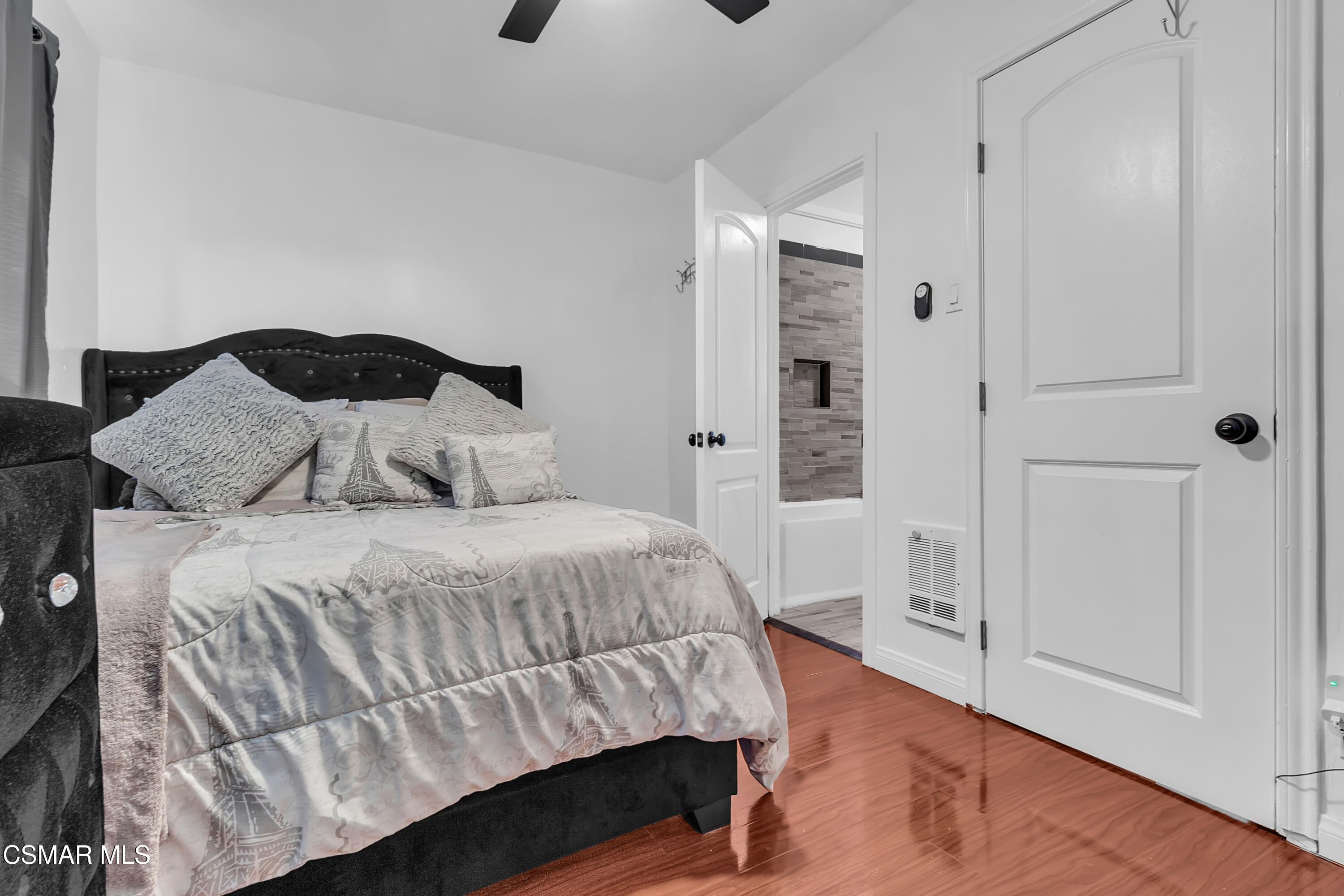 5847 S Wilton Place, 5849