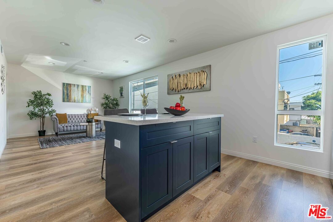 815 N Kingsley Dr