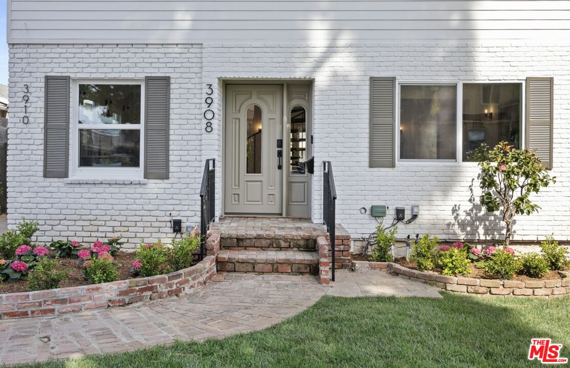3908 Bentley Ave