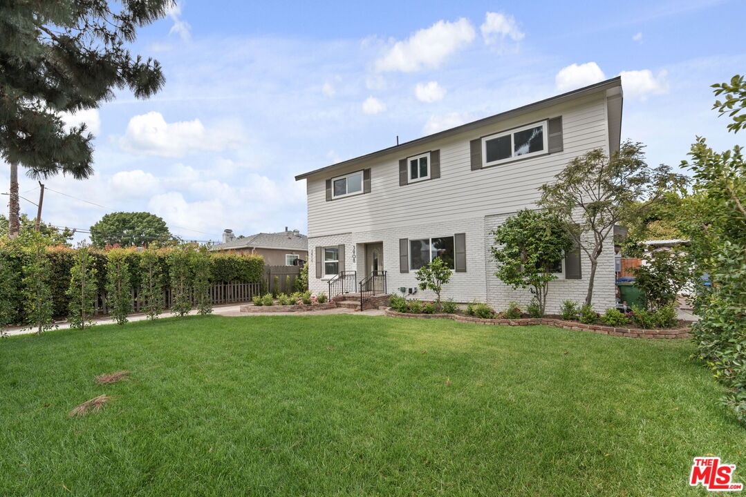 3908 Bentley Ave