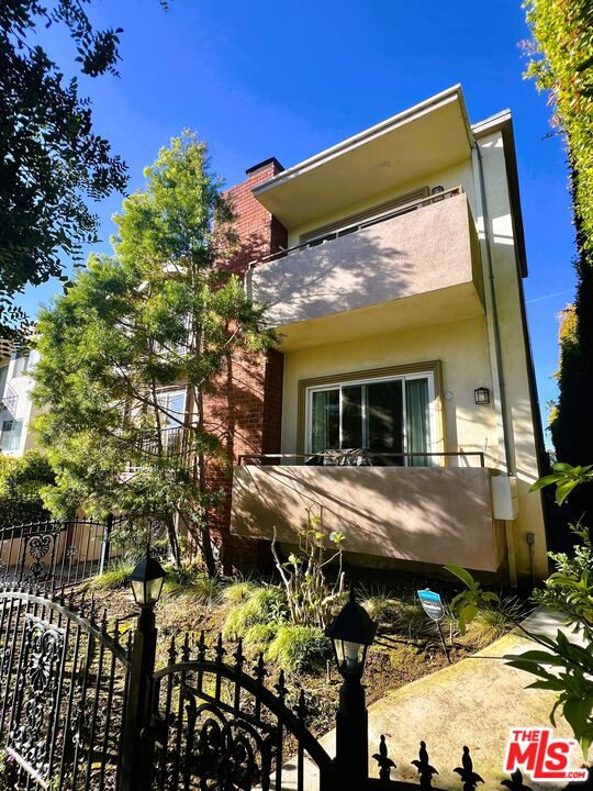1122 10th St Unit: 4