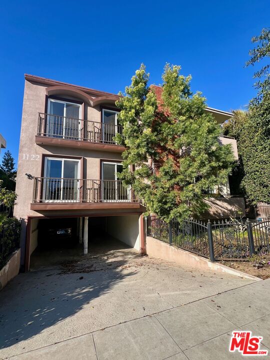 1122 10th St Unit: 4