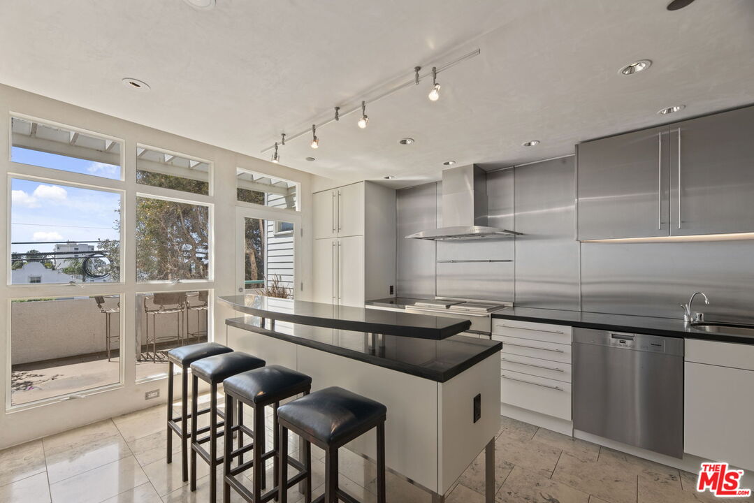 2115 3rd St Unit: 203