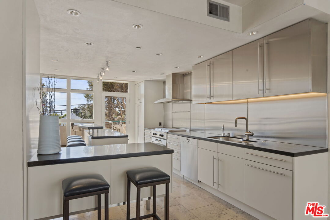 2115 3rd St Unit: 203