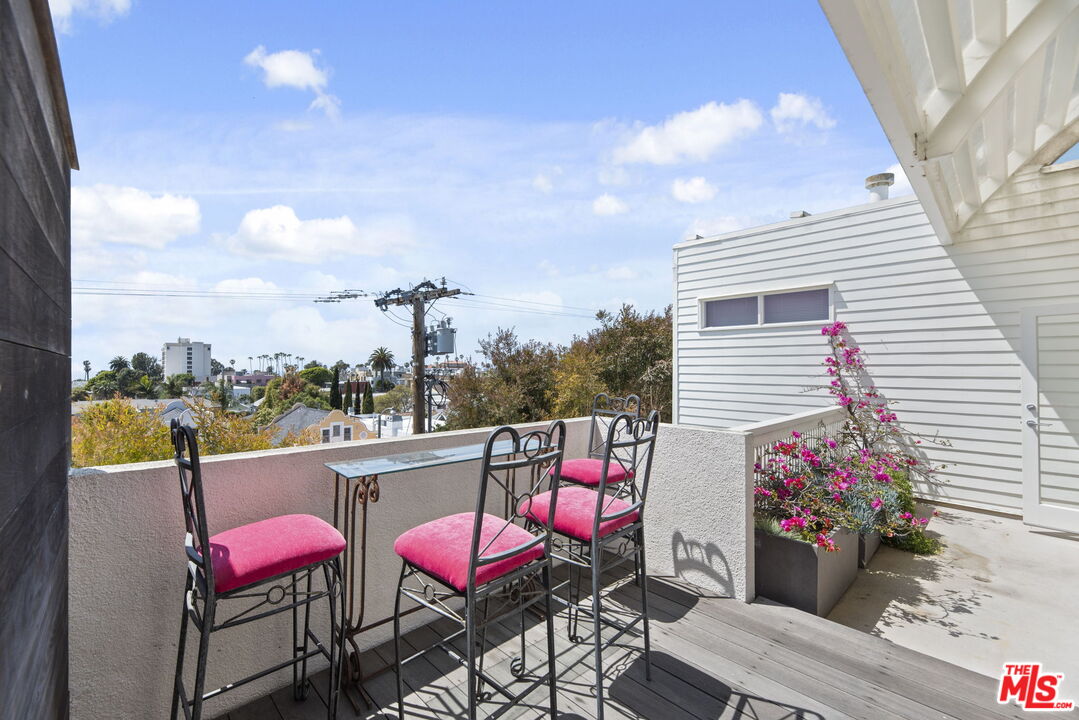 2115 3rd St Unit: 203
