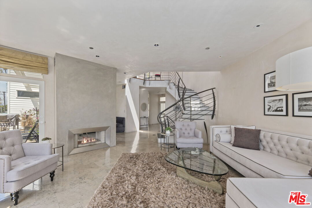 2115 3rd St Unit: 203
