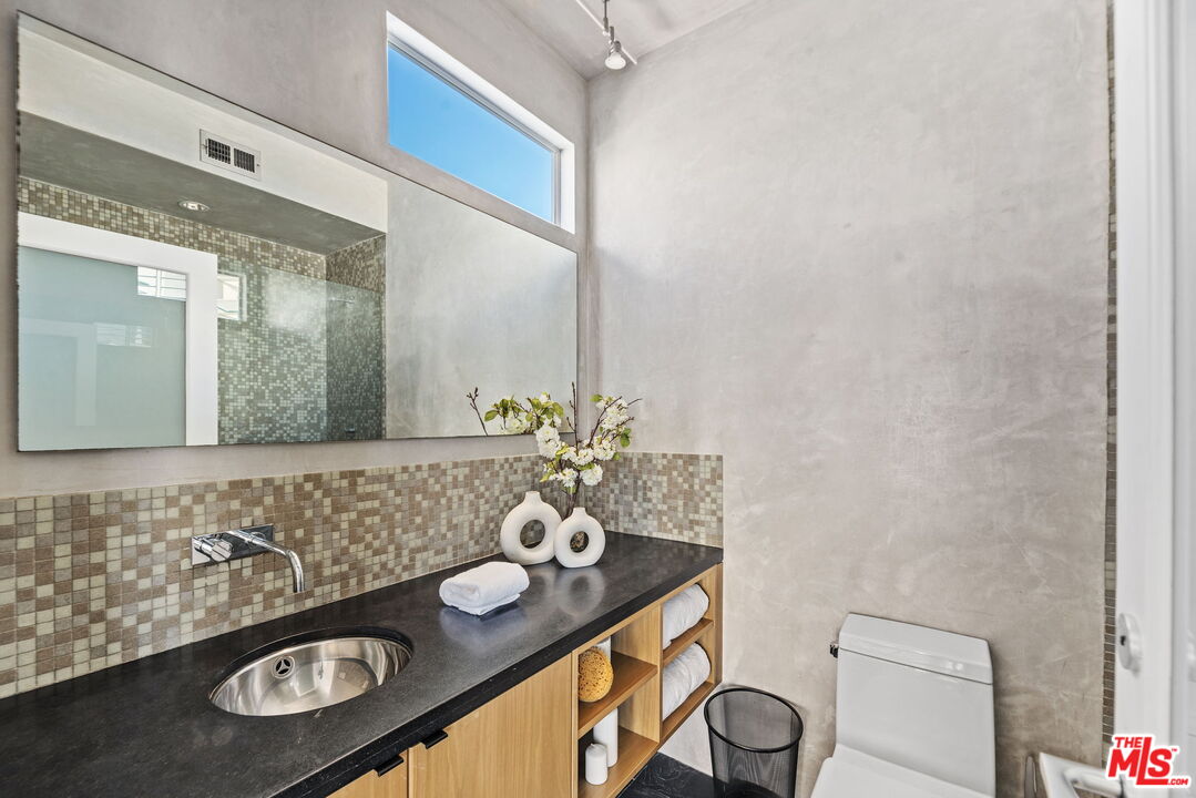 2115 3rd St Unit: 203