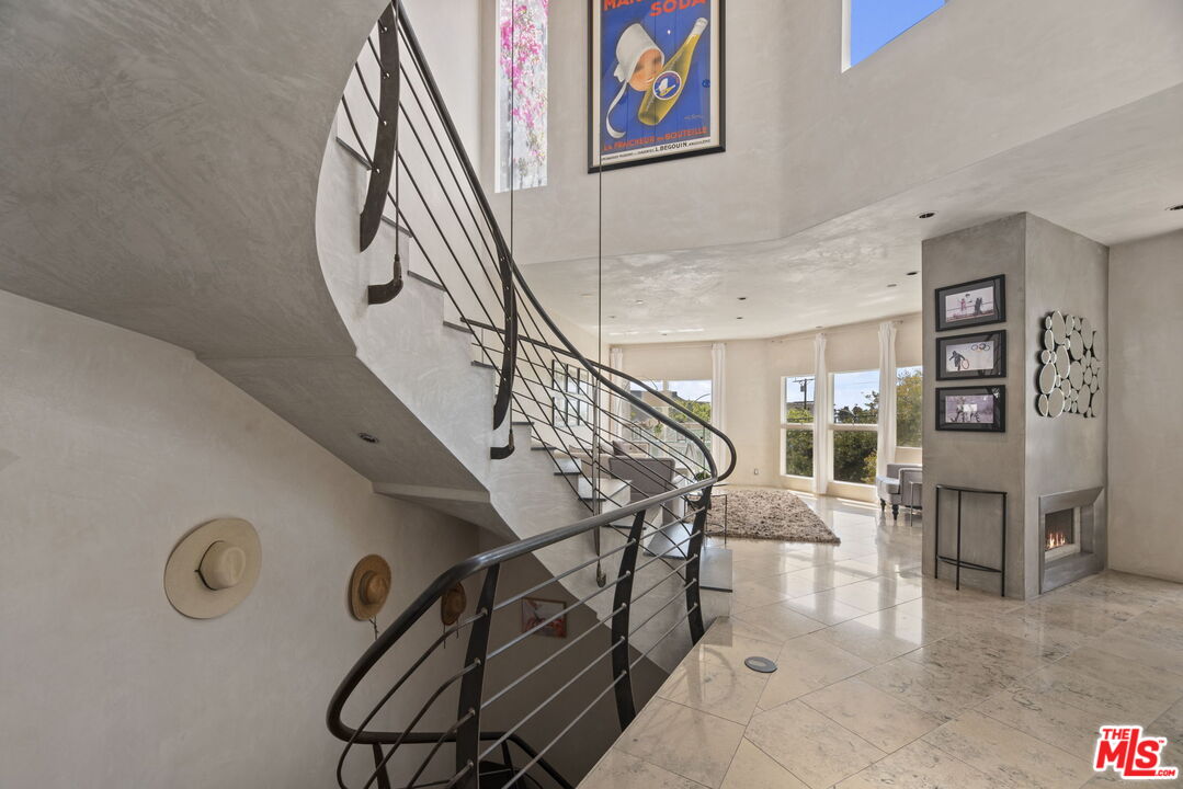 2115 3rd St Unit: 203